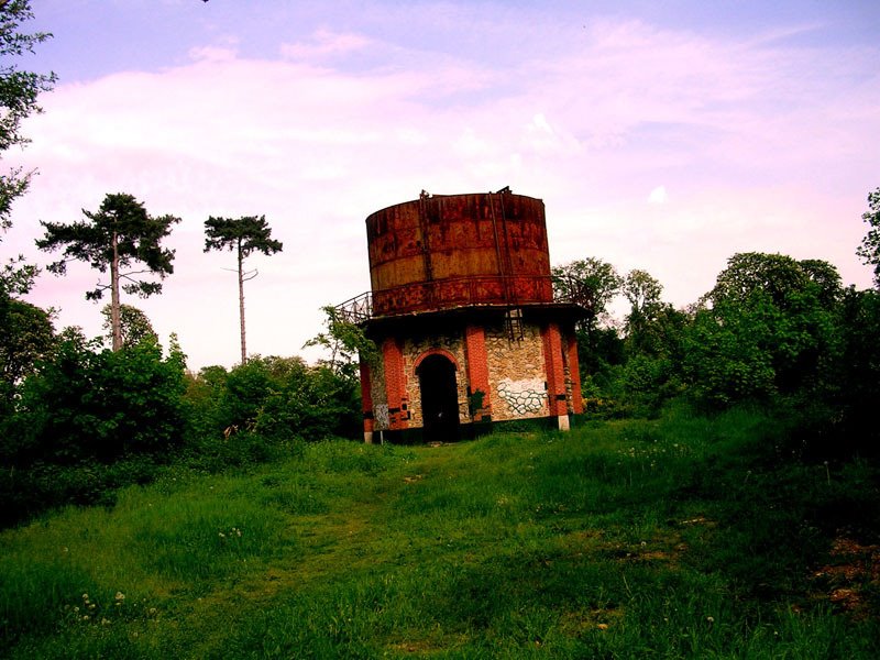 Château d'Eau by Biskui (Guillaume Savy)