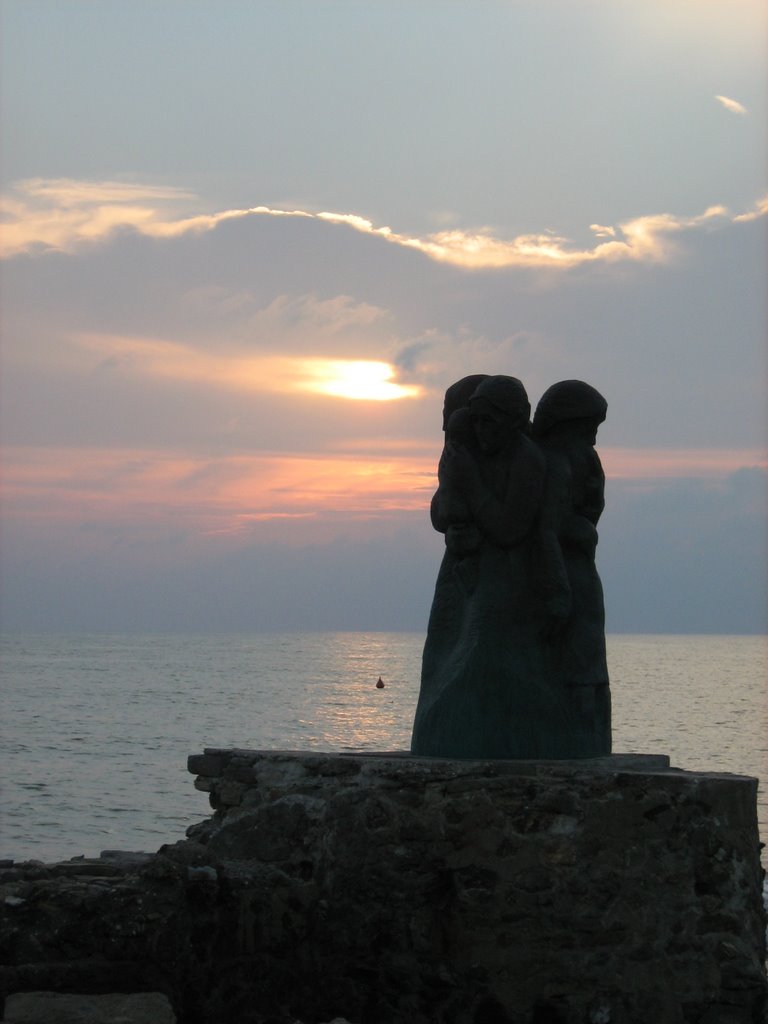 Viareggio, tramonto sul molo by Stefano Gazzola