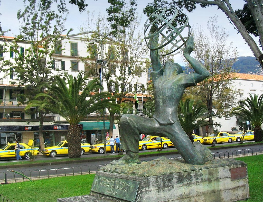 Madeira, Funchal, Avenide do Mar by vla.volf