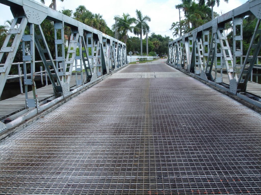 SW 11th Avenue Swing Bridge - Day by garyfl