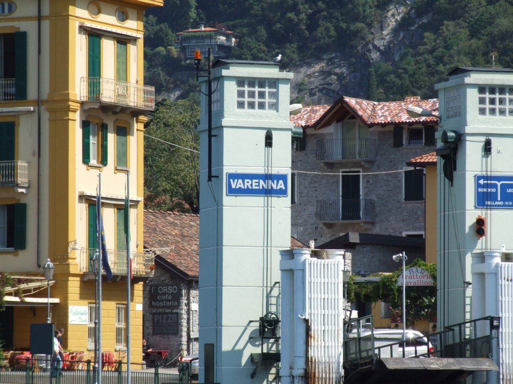 Pontile Batteli a VARENNA (CO) by LIZZIR