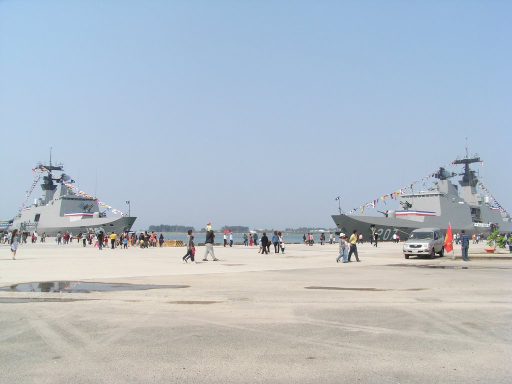 2009 R.O.C.Navy ship display in An-Ping port.安平港2009海軍遠訓活動. by David Wu