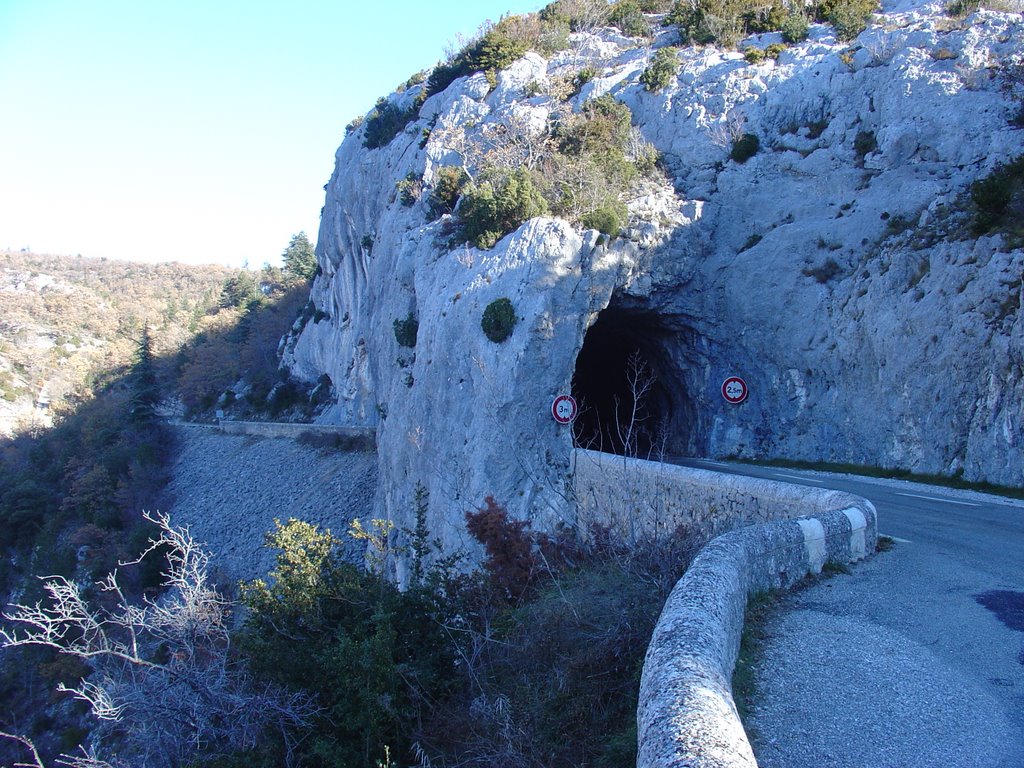 Tunnel Gorges de la Nesque by Andre Kletti