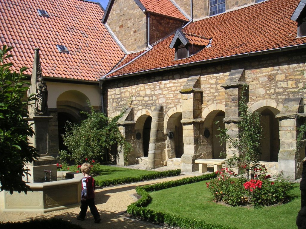 Hildesheim - St. Mauritius, Kreuzgang by Dagmar Bartsch