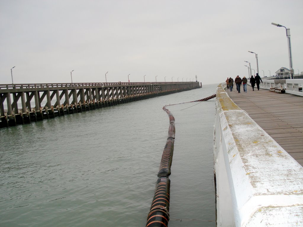 Embouchure du canal - Blankenberge by Fahed Chater