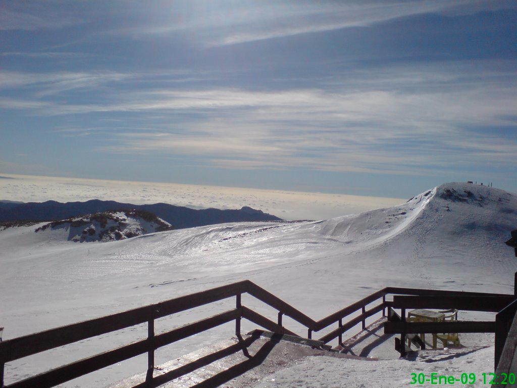 Cima de la montaña (El refugio) by Juandah