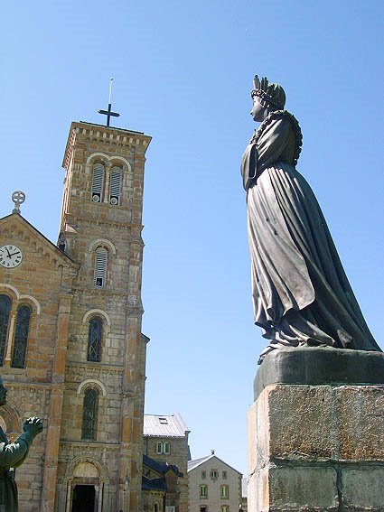 Notre Dame de la SALETTE (3) by www.mountain-is-good…