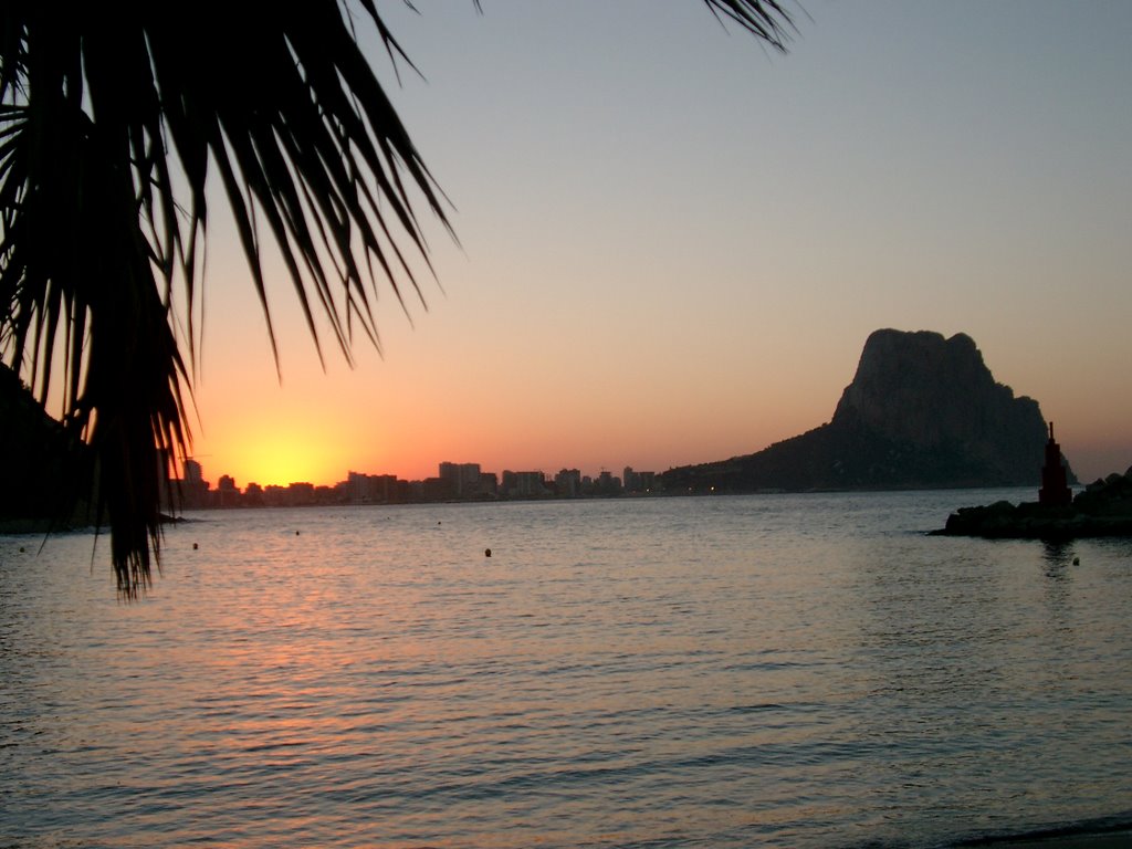 Amanecer en Calpe desde Puerto Blanco by Valentín Martínez