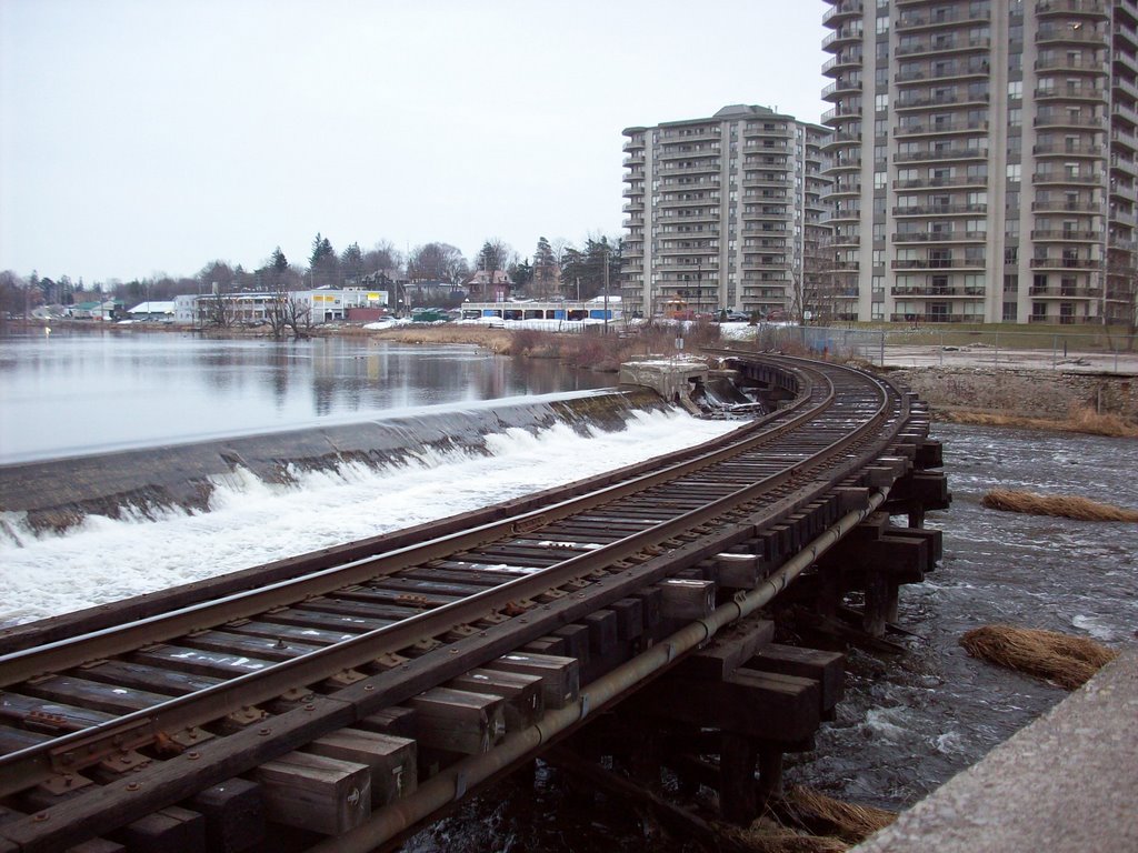 Railway bridge and dam from the road by itsmelord