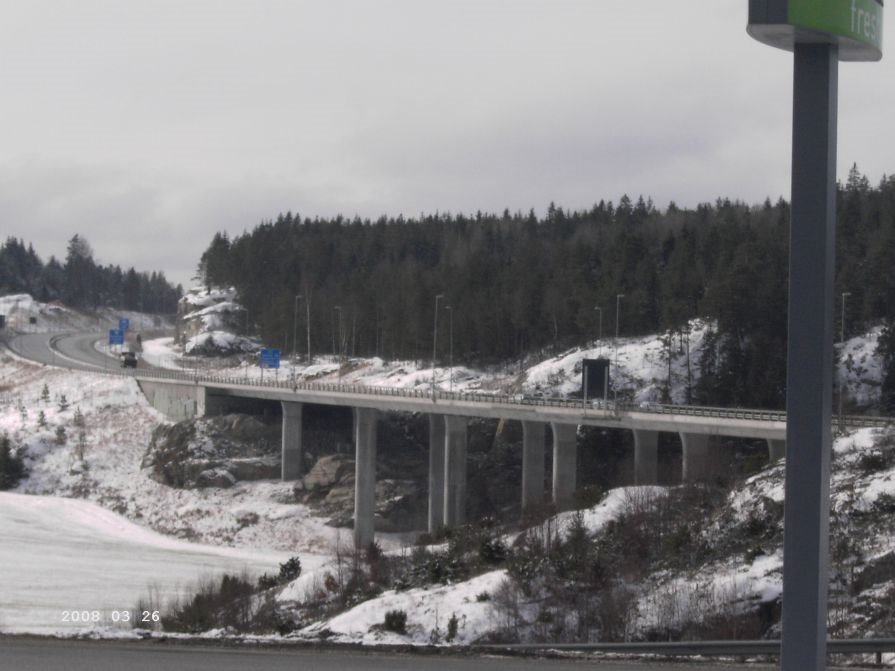 Blick auf die Europastrassenbrücke der E6 zwischen Svinesund und Halden by mischa65