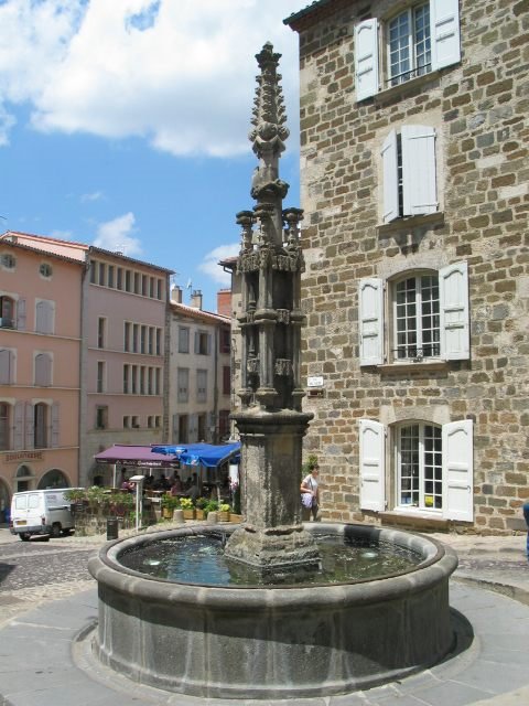 Le Puy-en-Velay Fontaine by jacquemy