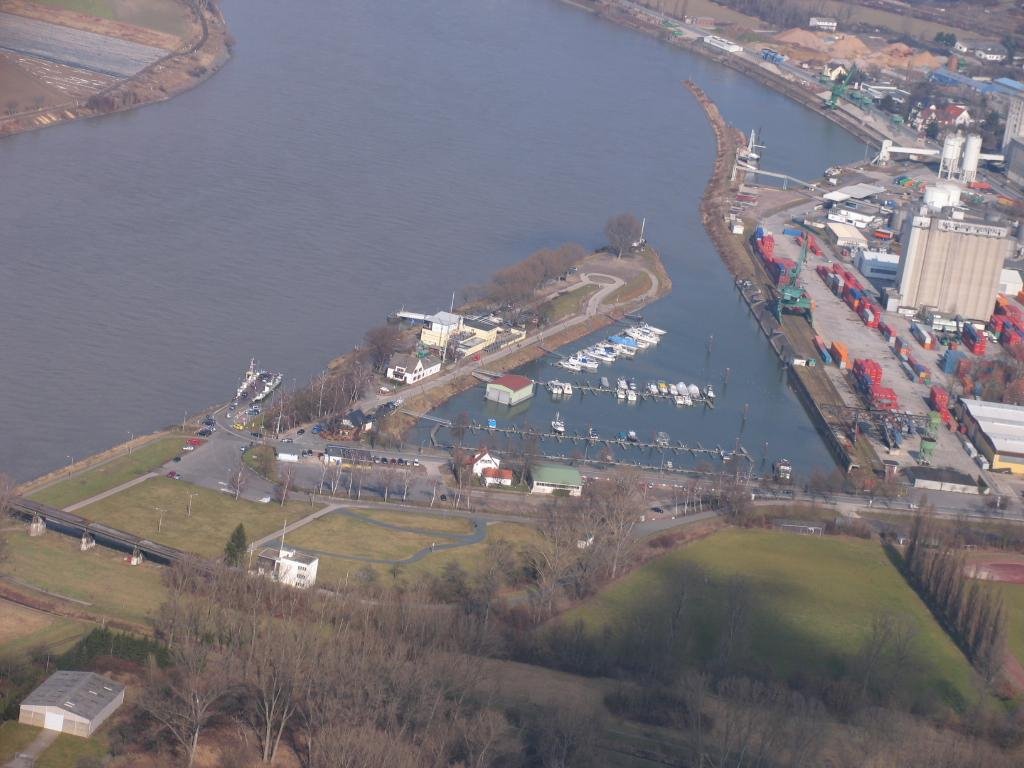 Hafen / Marina Gernsheim / Luftbild by norbert dressel