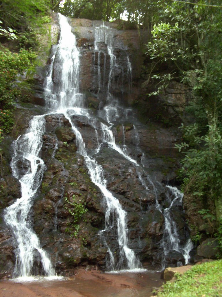 Cachoeira gruta trentin-rs by joel schiavinato tre…