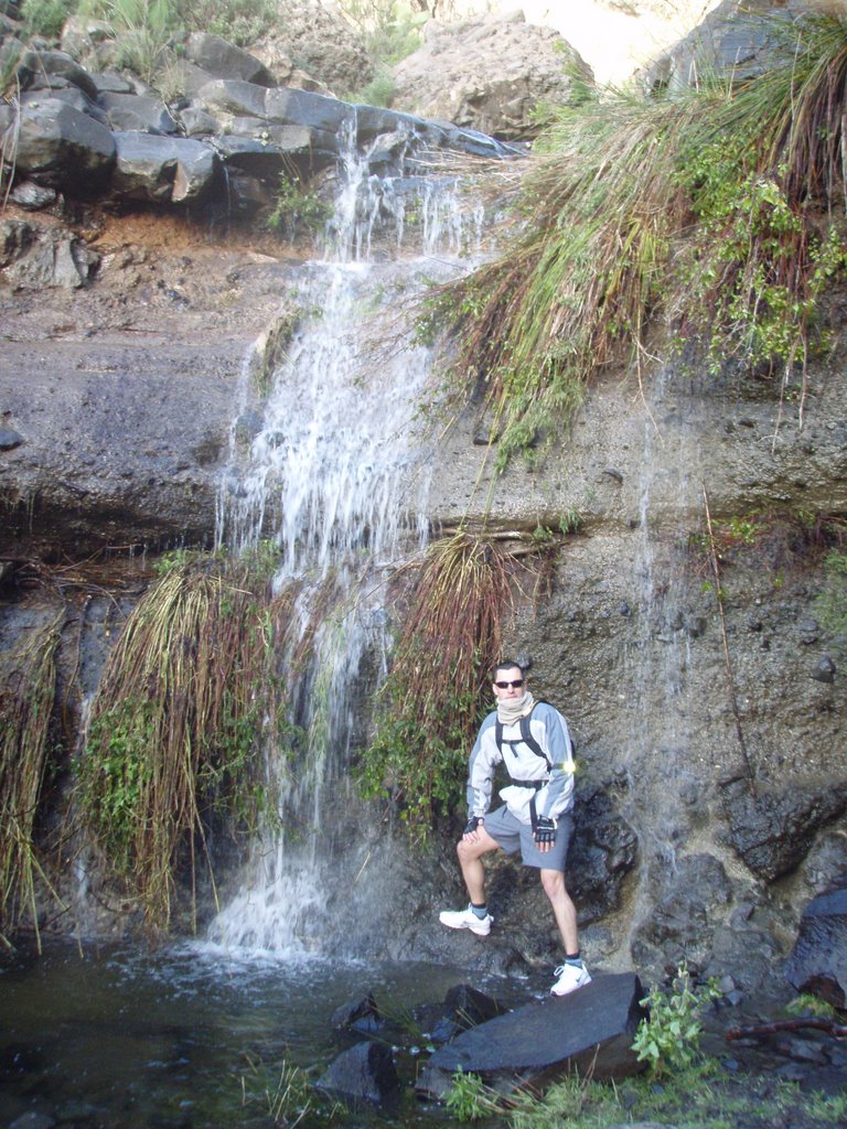 Bajo la cascada 02-01-2009 by SergioCarr