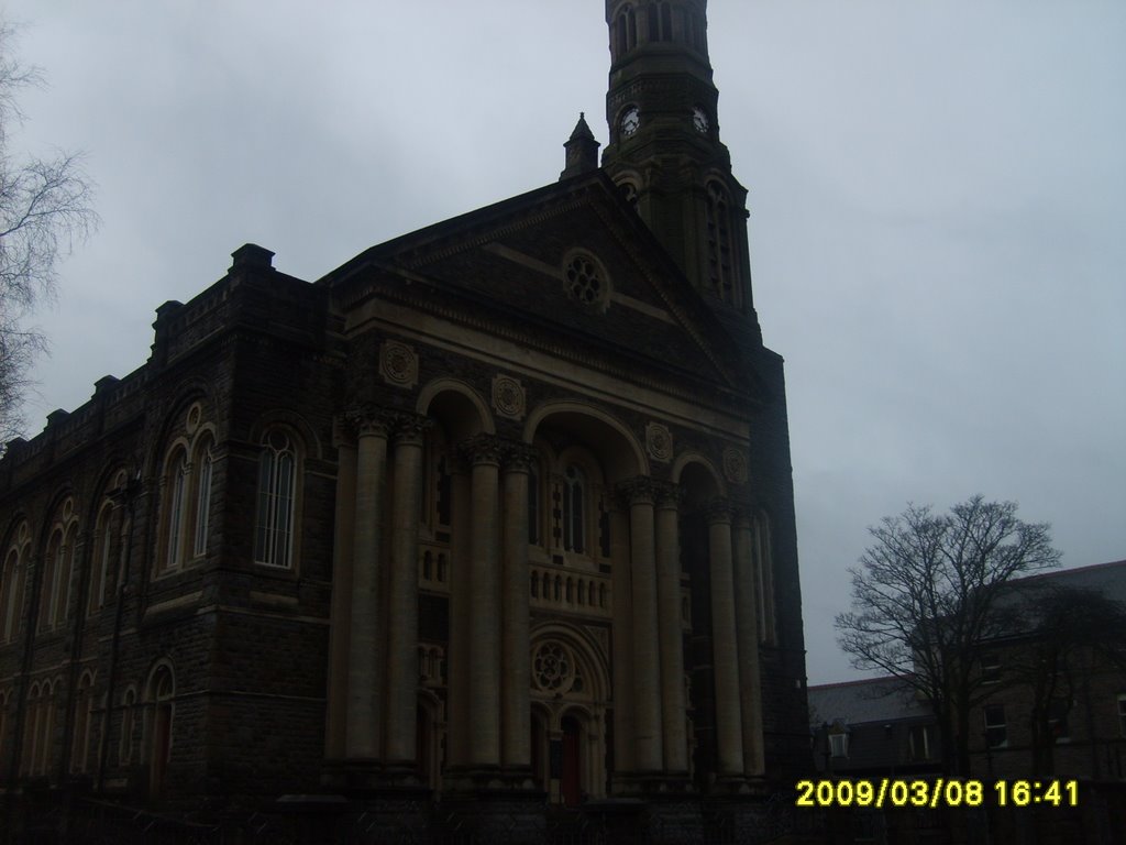 Morriston church. Eglwys yr Treforys by Rory Thudgutter