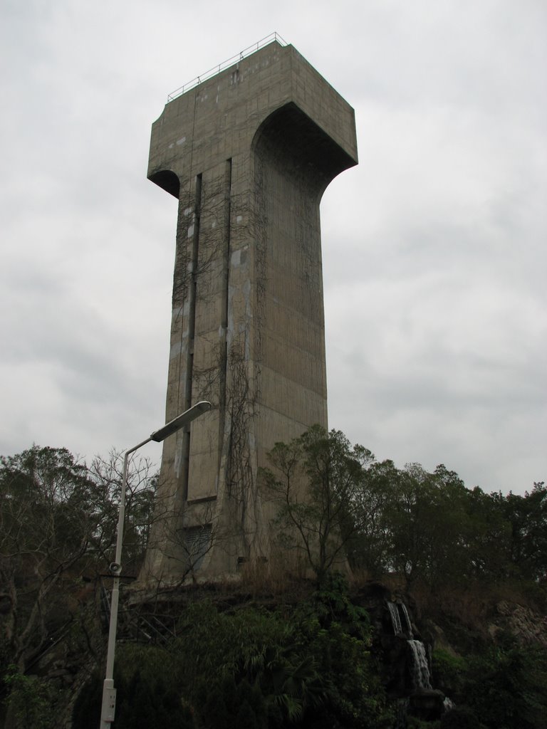 香港馬料水香港中文大學聯合書院水塔(March, 2009) by dominicium