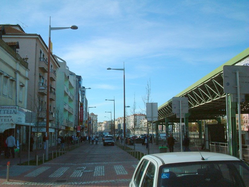 Estação de Caminhos-de-Ferro by Edmundo Tavares