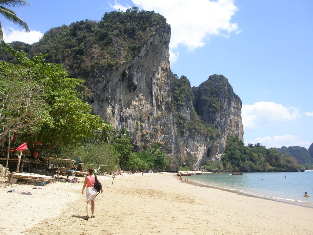 Tonsay Beach by yazo