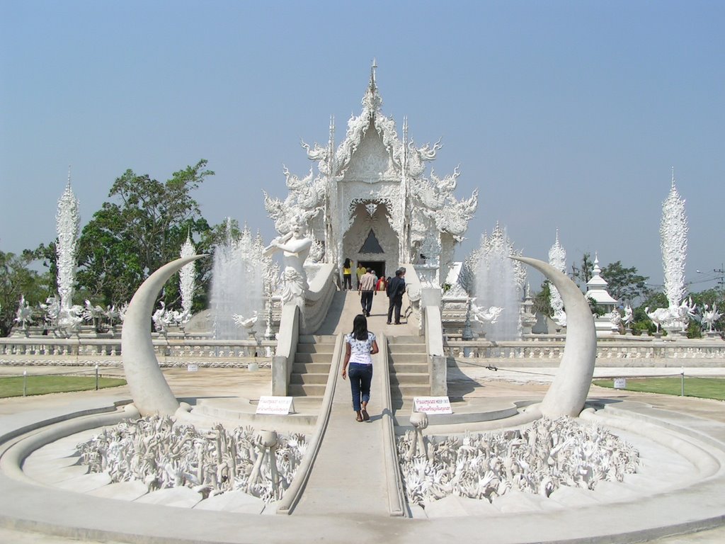 Wat Rung Khun front -Chiang Rai- by Oscheck