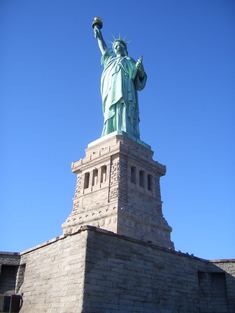 Statue of Liberty, December 2006 by garybarone