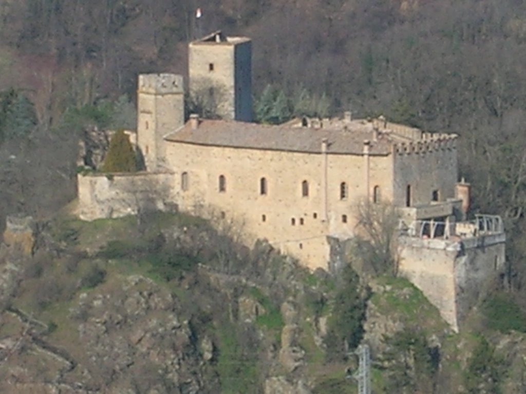 Castello di Gropparello visto dalla strada che porta a Lodola by Gabriele.Segalini