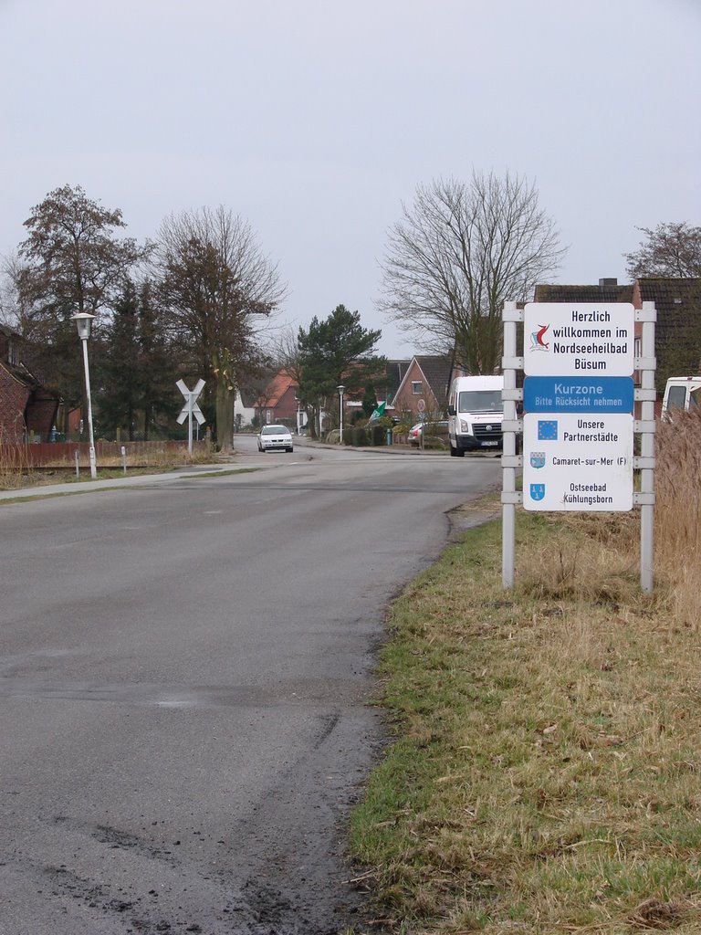 Blick Richtung Westen in die Deichhausener Straße by Dan-Fan