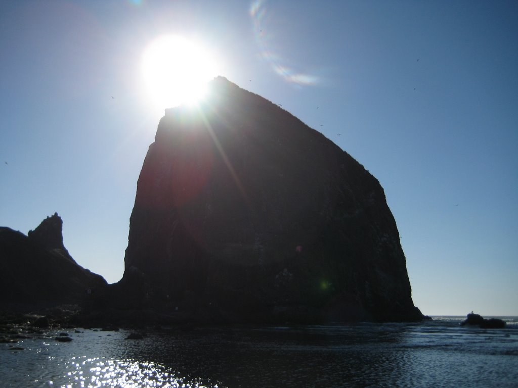 Haystack Rock/ Cannon Beach by nordmann70