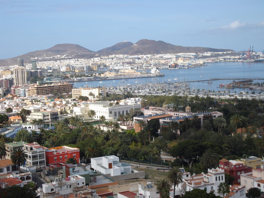 Gran Canaria - Vista de La Isleta y El Muelle de Las Palmas de G.C. by JUCASANPE