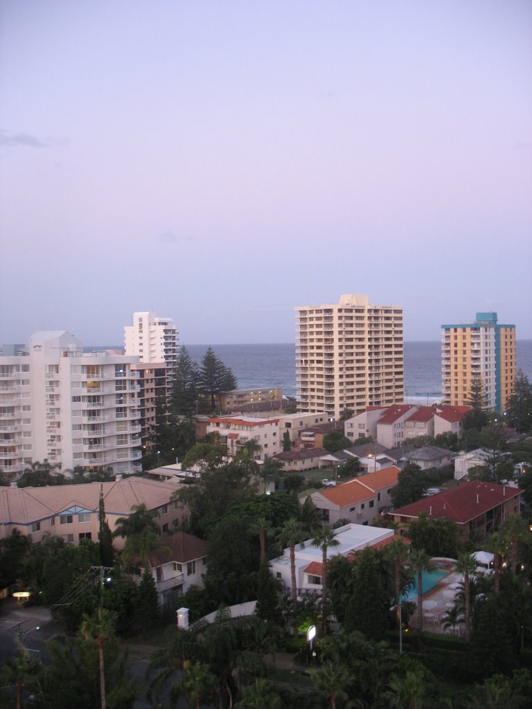 Surfers Paradise by SonyaM