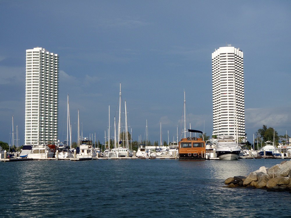 Ocean Marina Yacht Club by WiJarn