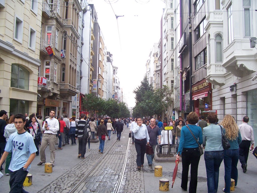 Istiklal caddesi by tuncer  iyi