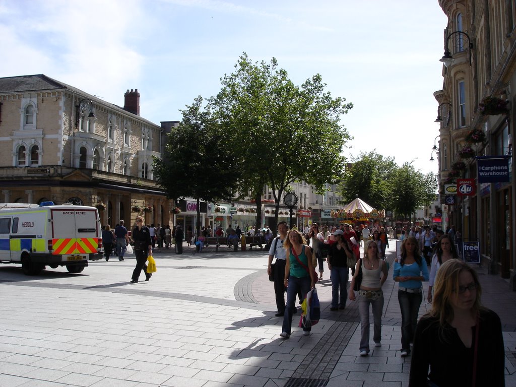 Queen Street - Cardiff by Roman Pavlovic