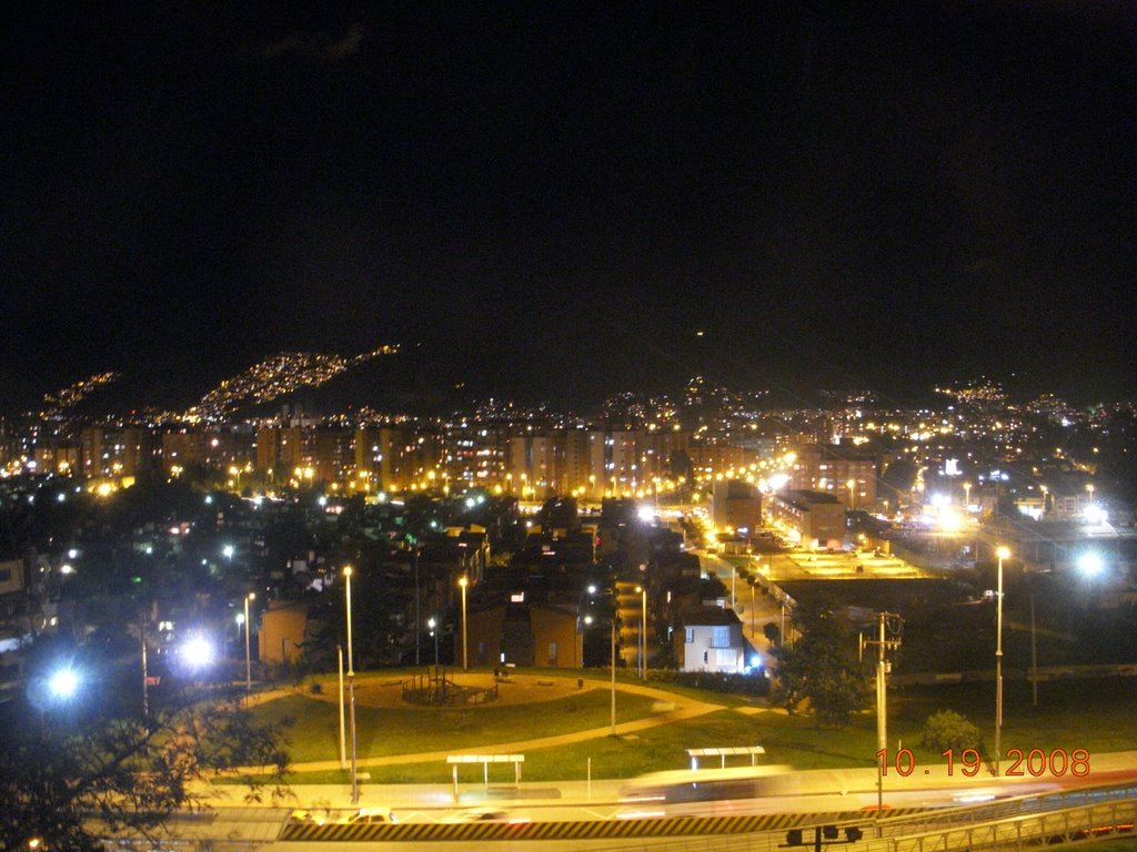 Vista Bogota nocturna desde apartamentos by Jaime R