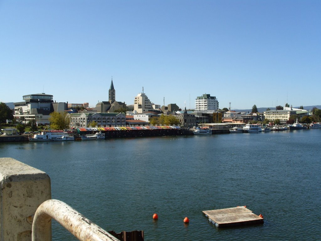 Valdivia y su rio by hector pacheco galla…