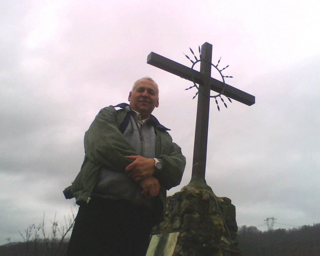 En la Cruz de Rocca, Borgo a Mozzano, Lucca, Italia by carlpoli