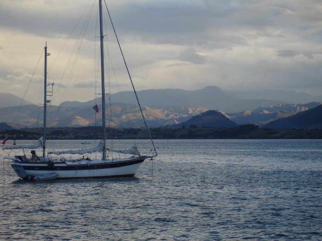 Vista desde Puerto Chico by anabel_luis