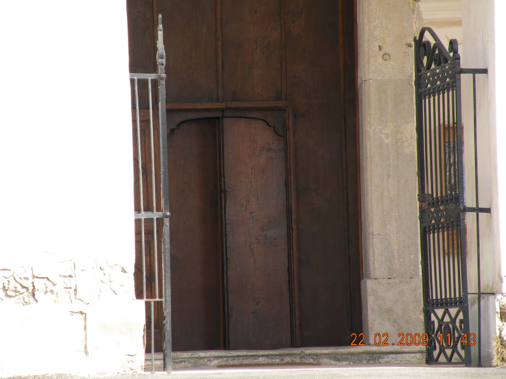 Ingresso della chiesetta di San Pasquale a Pignataro Maggiore by claudio555