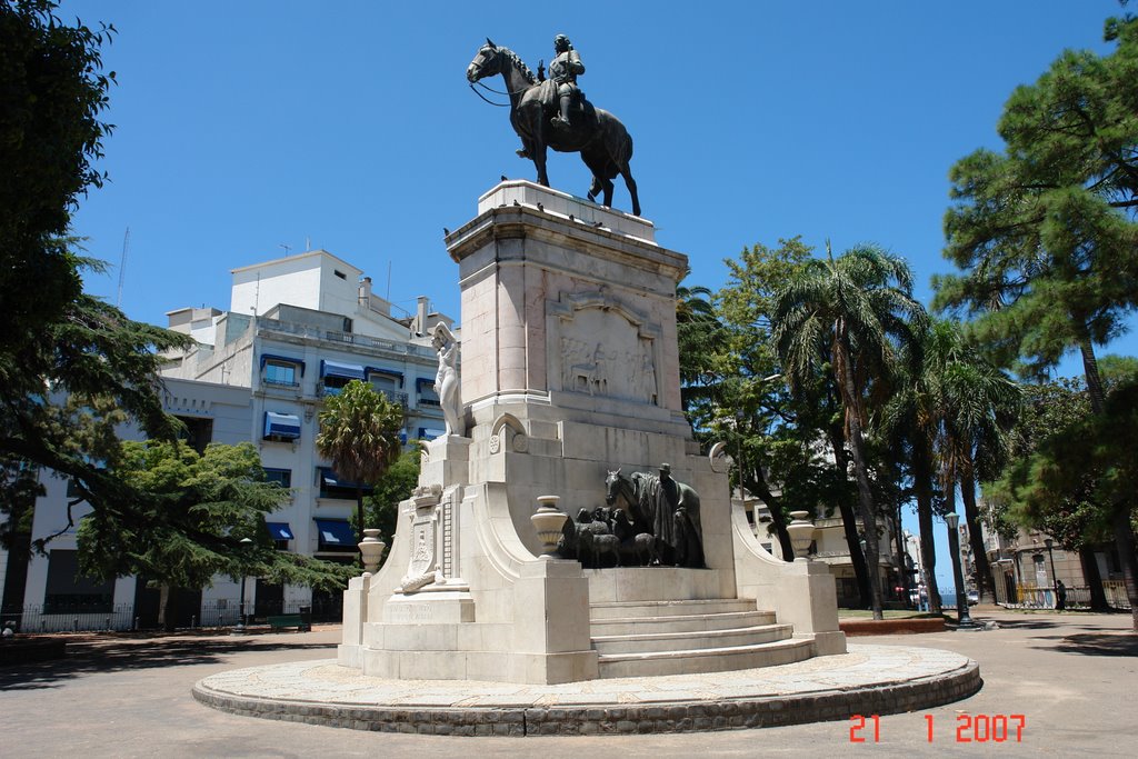 Plaza Zabala by Vitaliy Zadorozhny