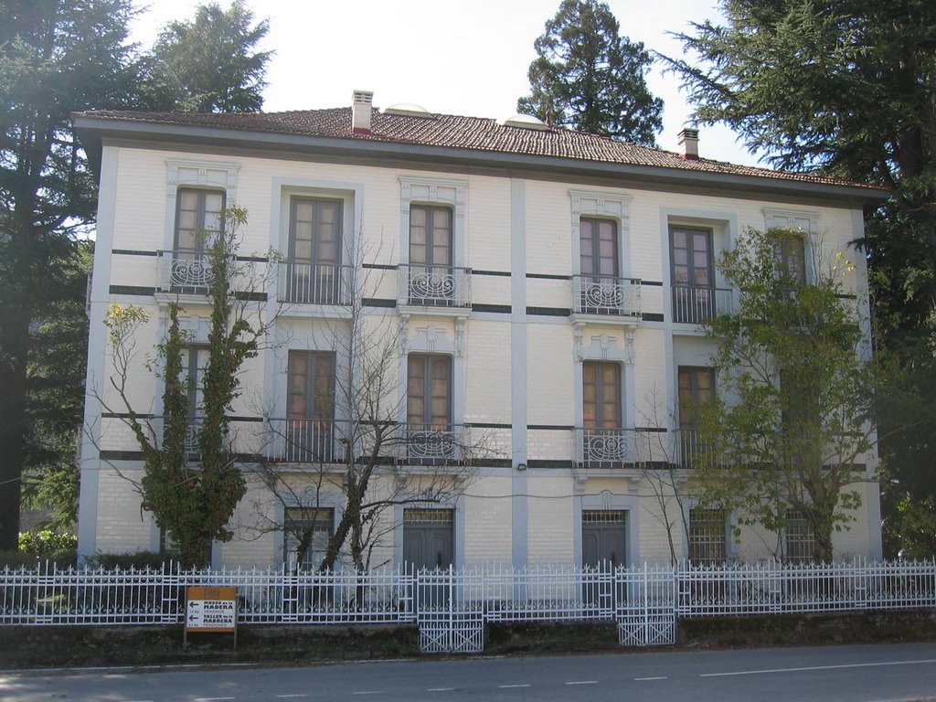 Casa de La Torre. by La Casa del Chiflón