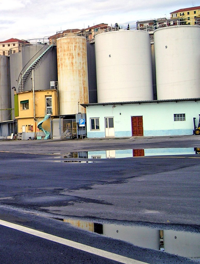 Porto Maurizio Silos al Porto Riflessi 1 by esseil panoramio