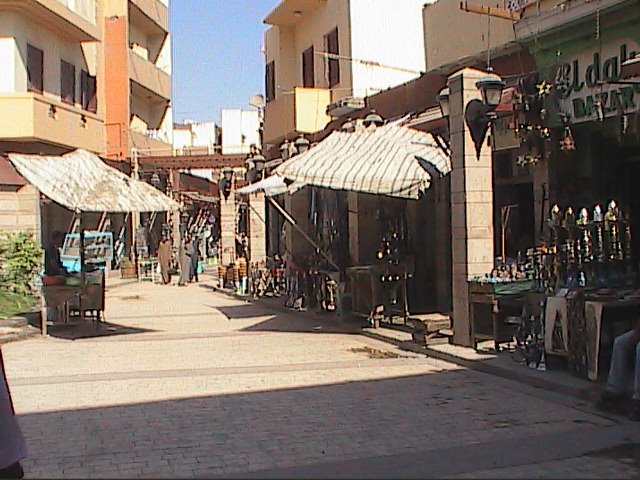 Bazar in Aswan, Oct 2006 by Hedvig Poulsen