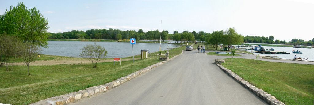 Dinnyéshát, kikötő és strand a Tiszán by GyurIca