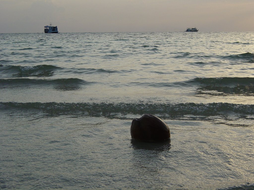 Koh Tao - Evening at Sairee Beach by dfeich