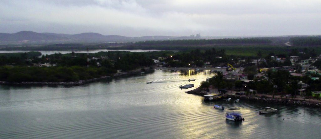 Mazatlan Port - Mexico (hoangkhainhan.com) by Hoàng Khai Nhan