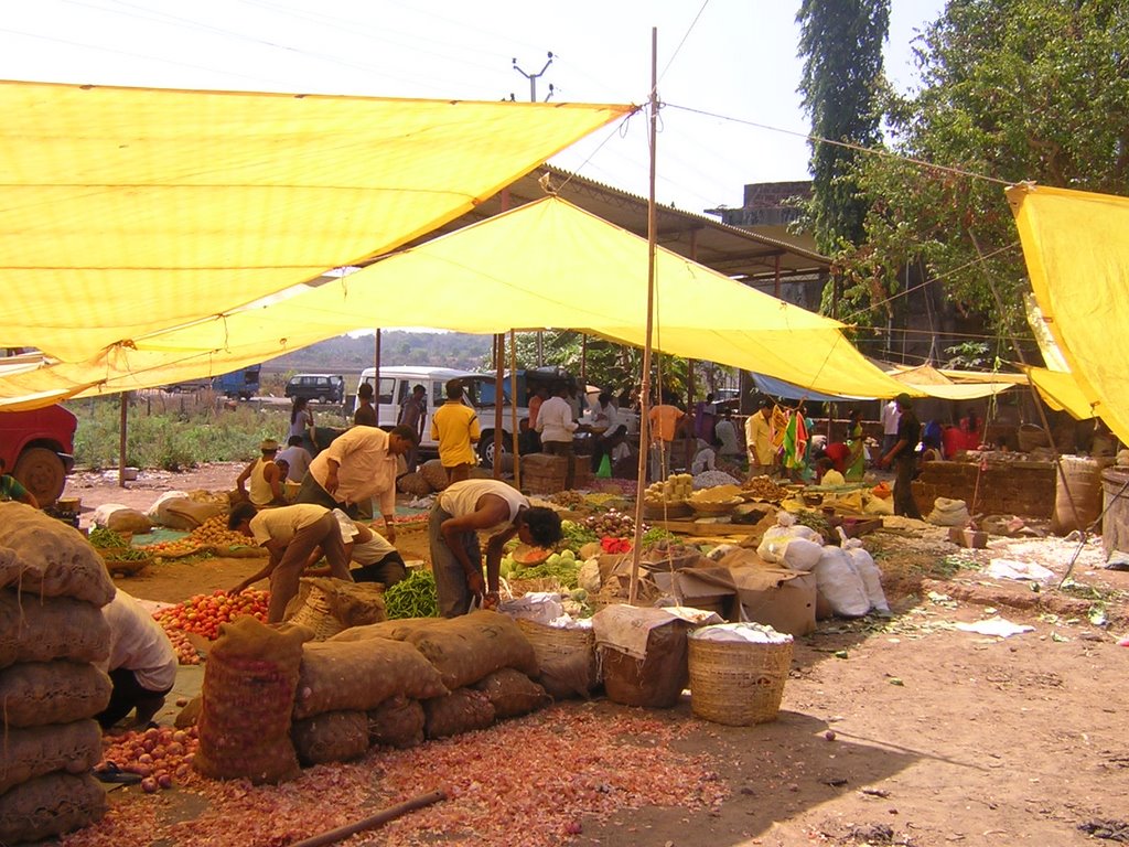 Chaudi market (feb 09) by beherenow