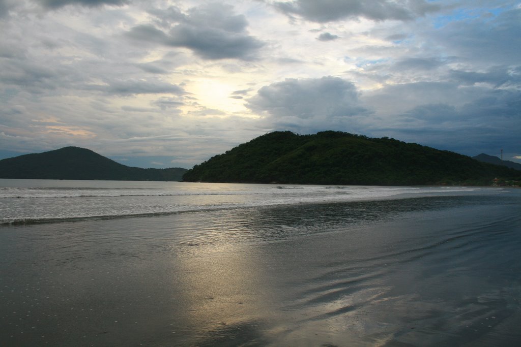 Fim de Tarde em Perequê Açú - Ubatuba by Gabriel Dualiby