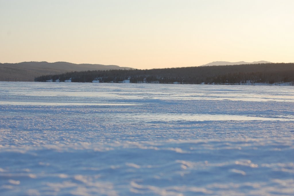 Coucher de soleil hivernal sur le Lac Mégantic by SkaBR