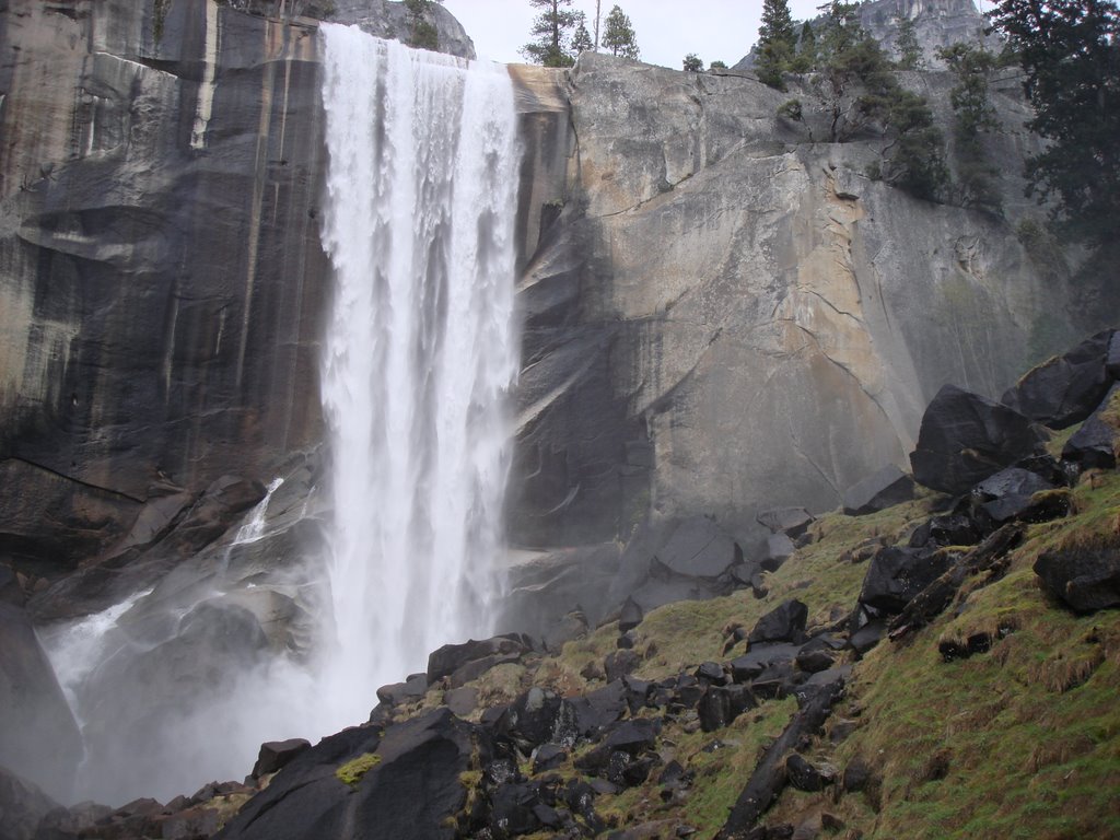 Vernal Falls and the Mist Trail by sonticus