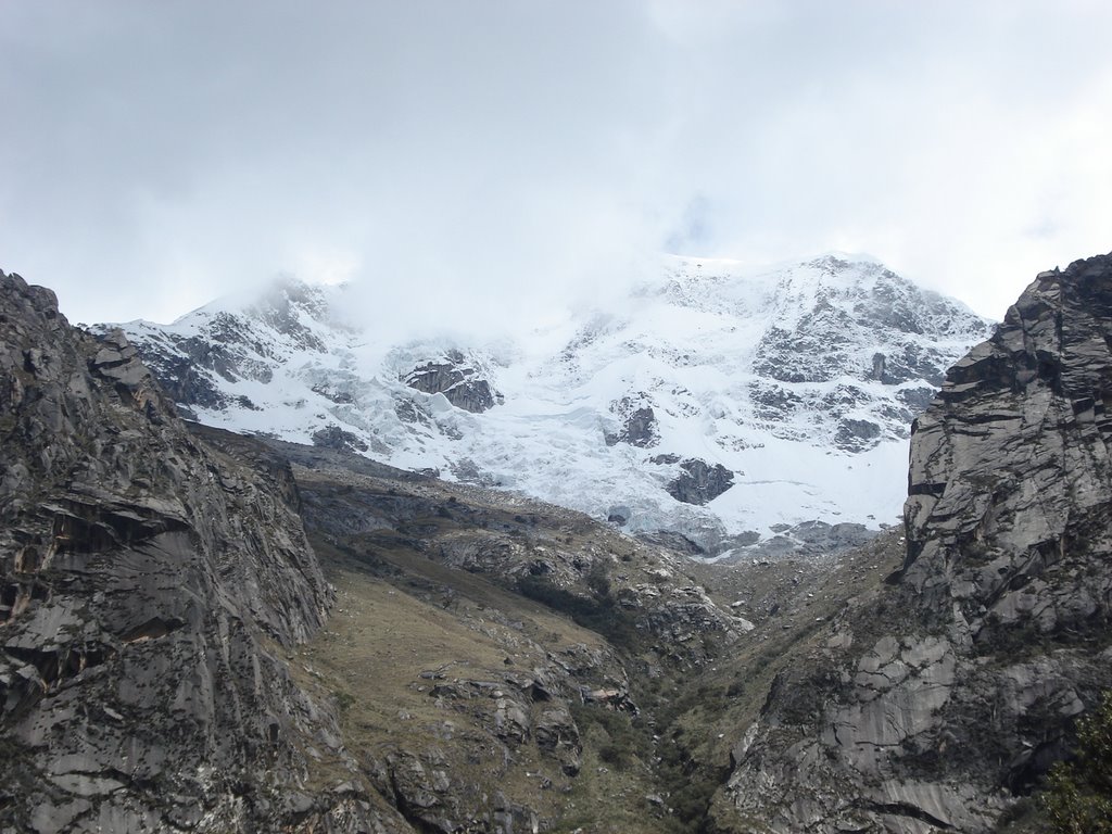 Huascarán haunting emotions from Llanganuco by Luigi Billota