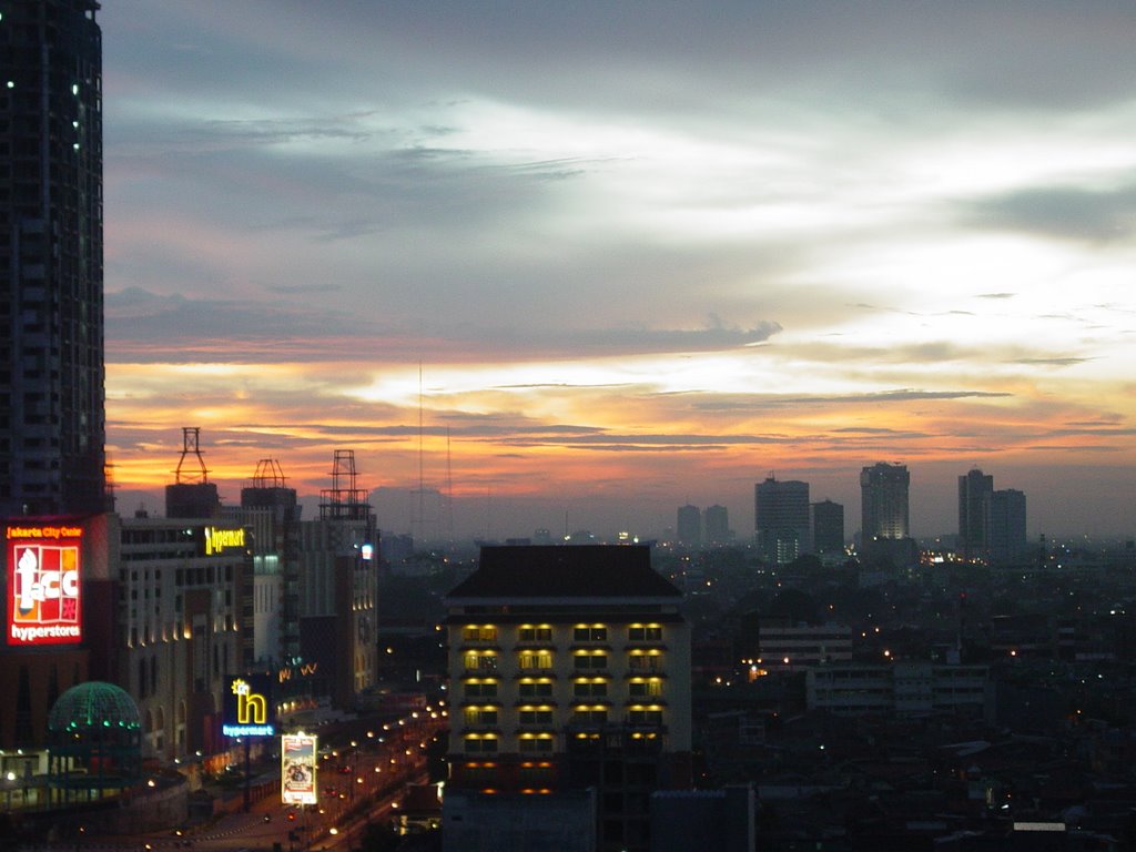 Dusk in Jakarta by BDragon